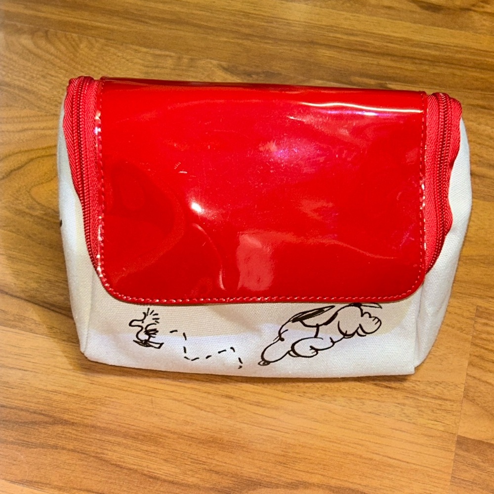Peanuts Snoopy Doghouse Pouch